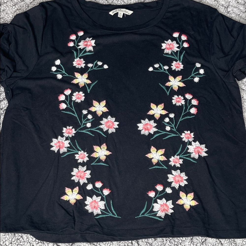 Floral Embroidered Short Sleeve Cotton Black Top